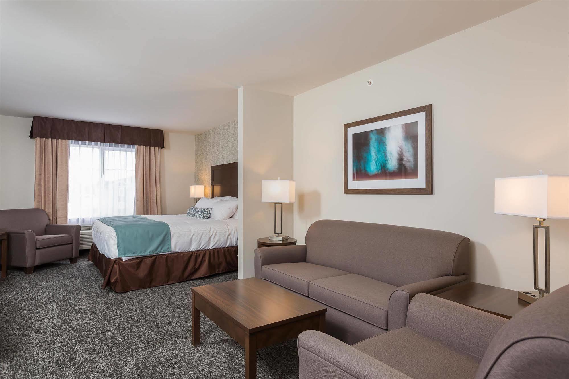 Best Western Plus Chestermere Hotel Ngoại thất bức ảnh