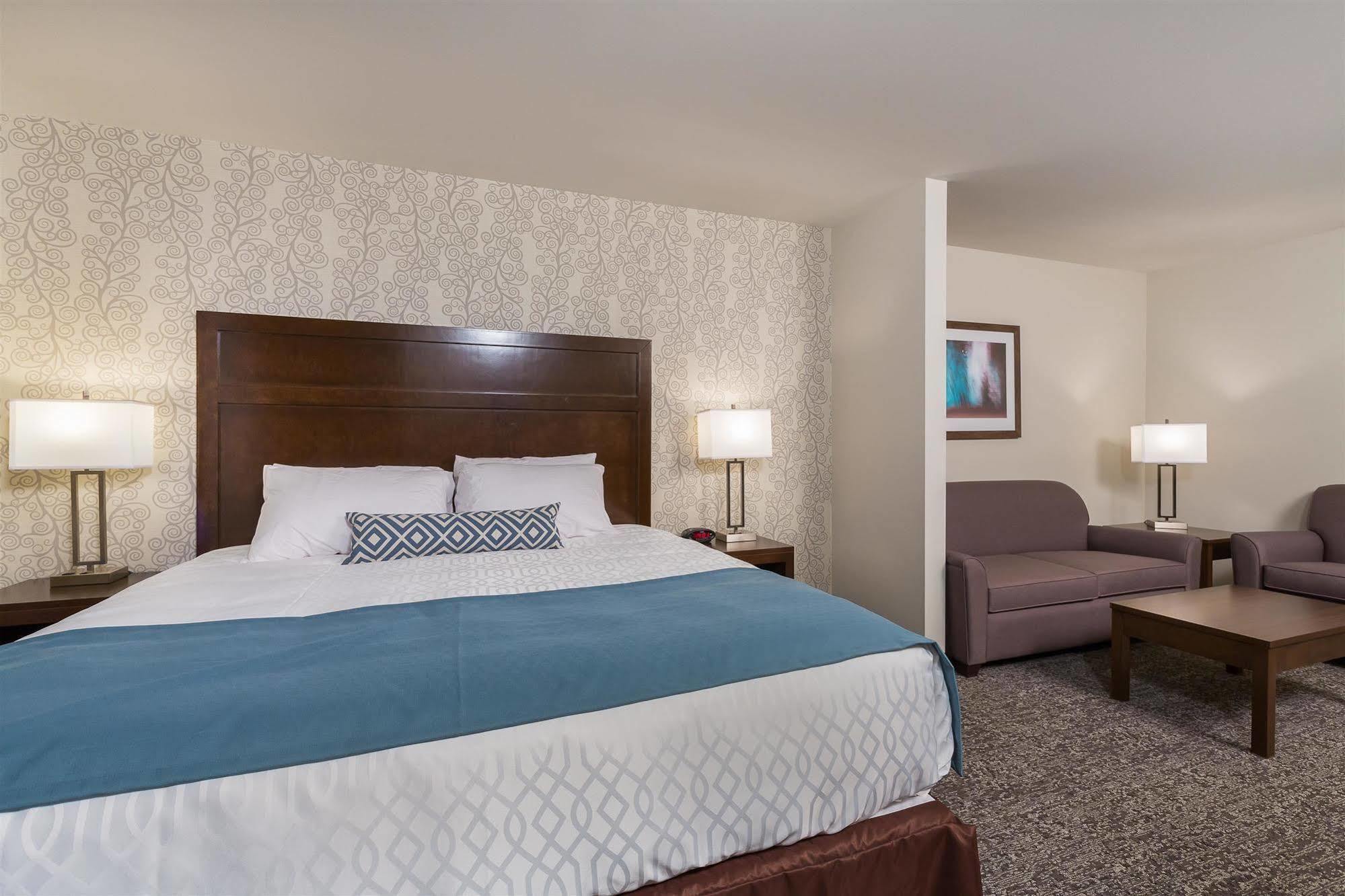 Best Western Plus Chestermere Hotel Ngoại thất bức ảnh